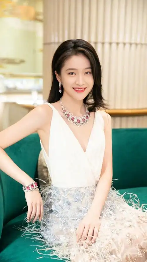 演员张雪迎,青春可爱,美丽大方,来看美美哒照片