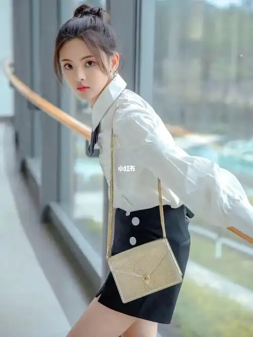 mimblanche纽扣装饰短裤杨超越