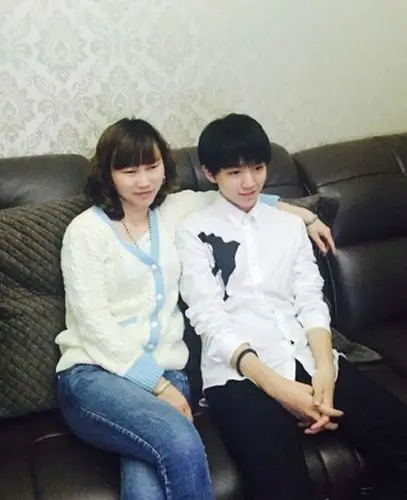 图王俊凯的父母照片揭秘王俊凯的家庭背景