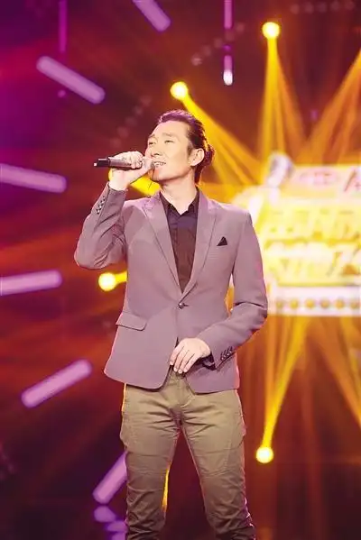 满江道姑头亮相阳光大男孩形象消失