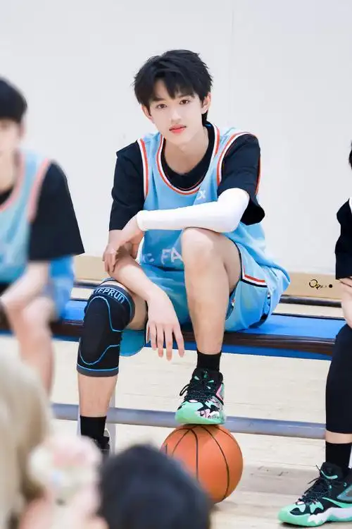 张极[超话]##张极 第一美颜大主唱##tf家族夏季运动会