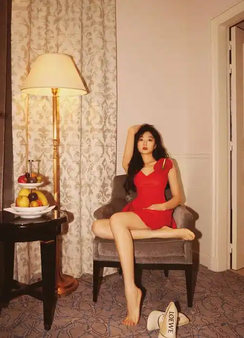 身高172cm的孙千在一众女明星中算的上高个子了,身材修长的她穿什么