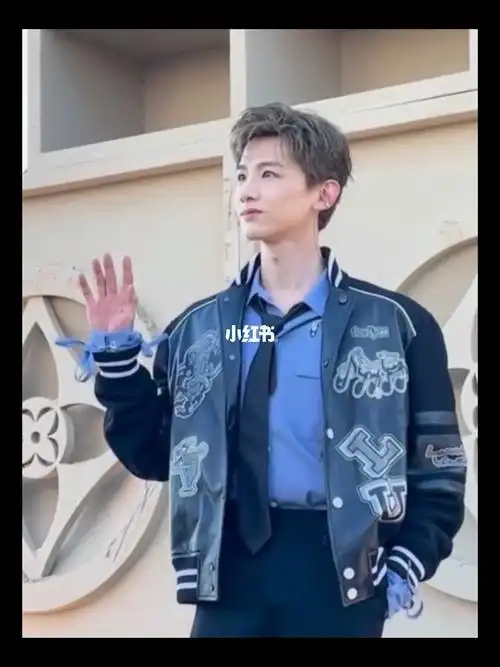 白敬亭参加路易威登大秀