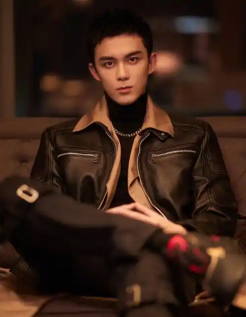 原创吴磊路透照曝光变身油腻男神侧面被嘲难逃长残魔咒