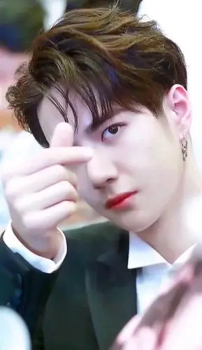 王一博各种你没见过的花式比心!耶啵的爱收好