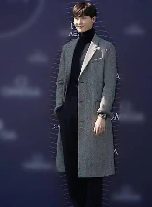 李钟硕的衣品一直不差,身材比例都很不错的