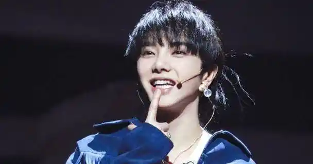 华晨宇:爱吃肉的男孩,曾打坐七年差点出家,如今言出必行剃光头