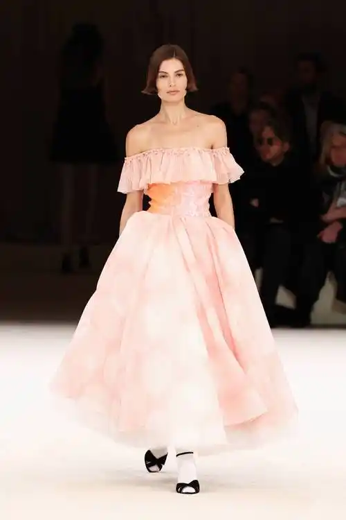 巴黎高级定制周——香奈儿品牌时装秀_新华社_法国巴黎_春夏