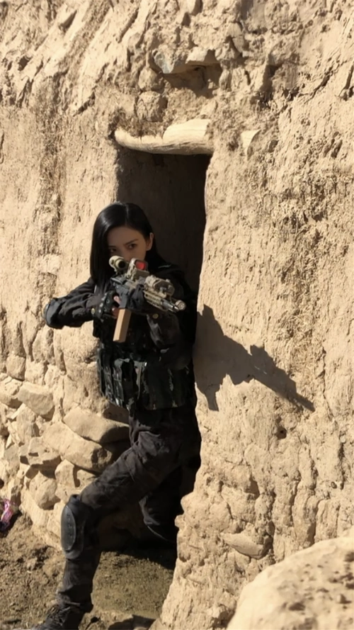 个人首部电视剧 《 a target="_blank" href="/item/冷风暴/5070355"