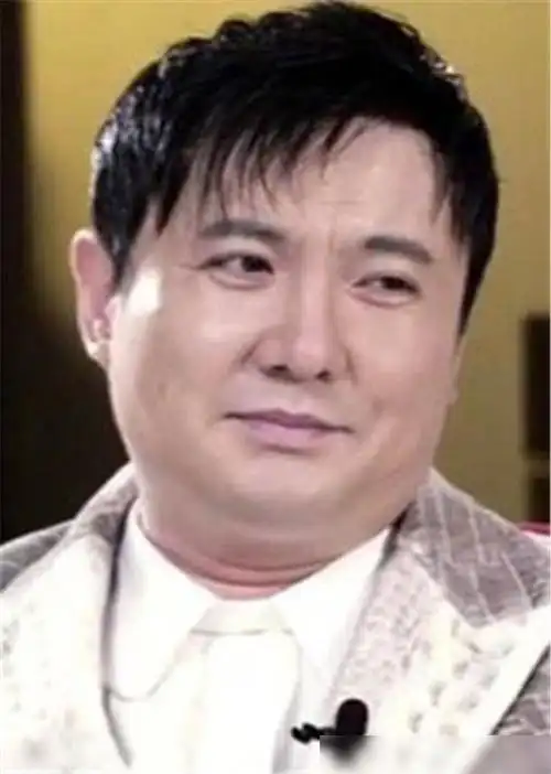 还记得沈腾之前在参加一档综艺节目当他公布出来自己年轻时候的照