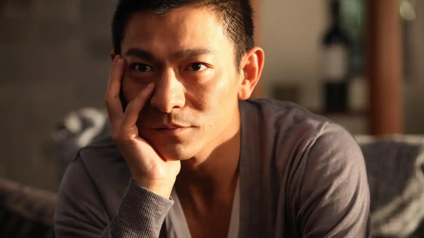 他比刘德华还会藏,与美术老师结婚30年无人知