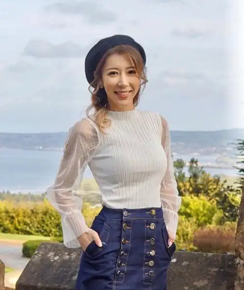 tvb咪神陈婉衡不仅有完美身材原来她还是一个会琴棋书画的才女