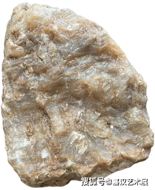 惊现的原石,不仅具有陨石的所有特证和特性,而且具有钻石晶体特有的