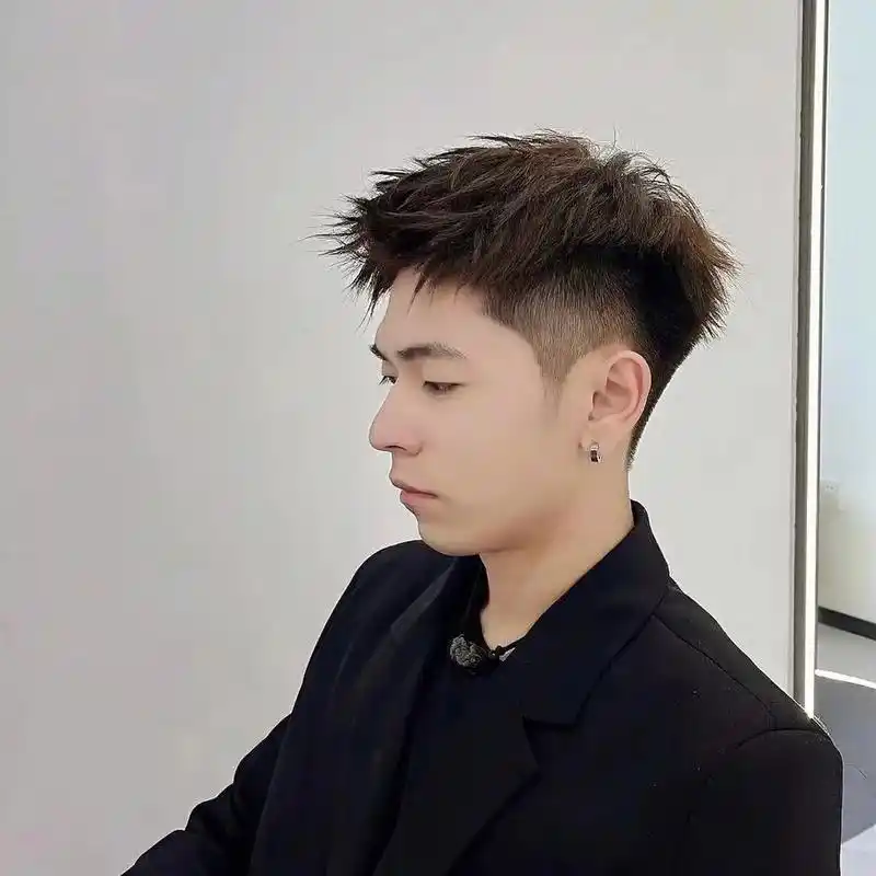 前刺烫发.摩根前刺烫发|||男生短发推荐清爽干净阳光帅气的的 - 抖音