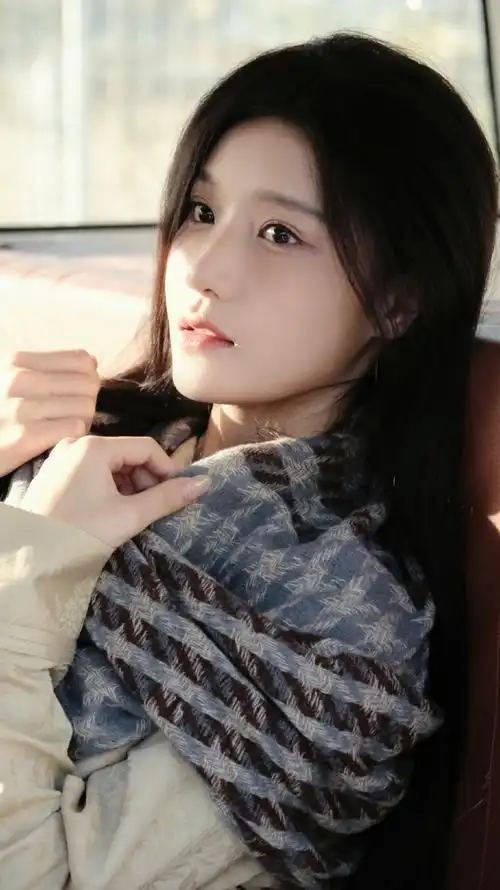 陈意涵estelle超话91#意瞬间#阳光轻吻少女的发梢,微风拂过低语.