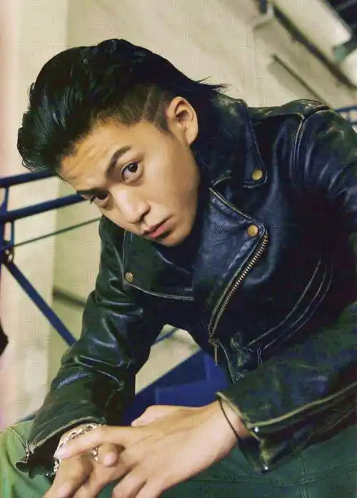 说他过气的省省吧,前后十几年,学他的人还是"多如牛毛"_小栗旬_人中