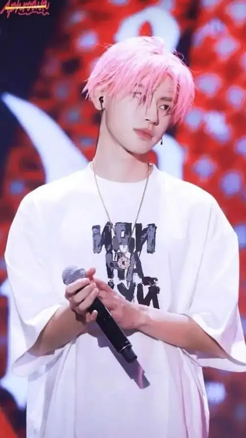 2022最新小鬼王琳凯壁纸高清图片时尚帅气个性写真锁屏