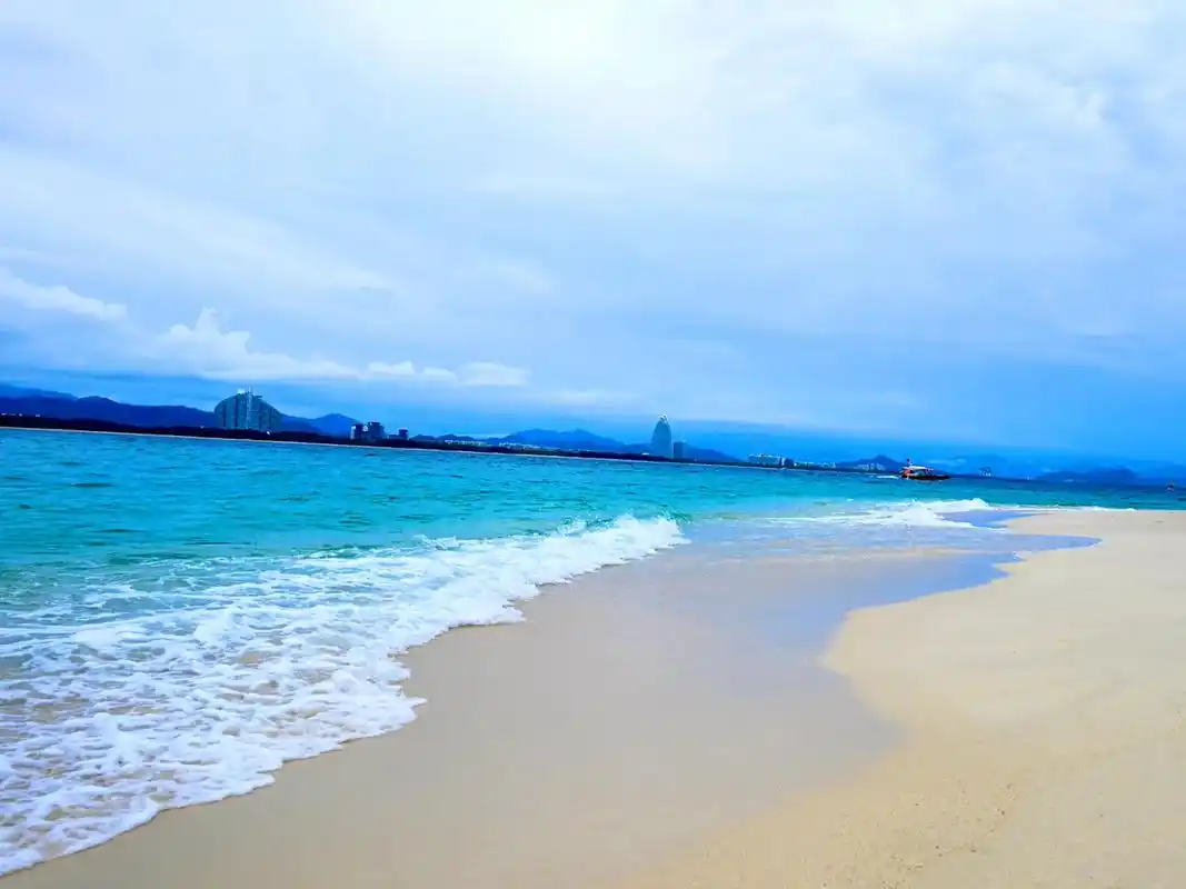 摄影日记:蜈支洲岛 蔚蓝的天 清澈的水 连微风都是温柔#拍照 - 抖音