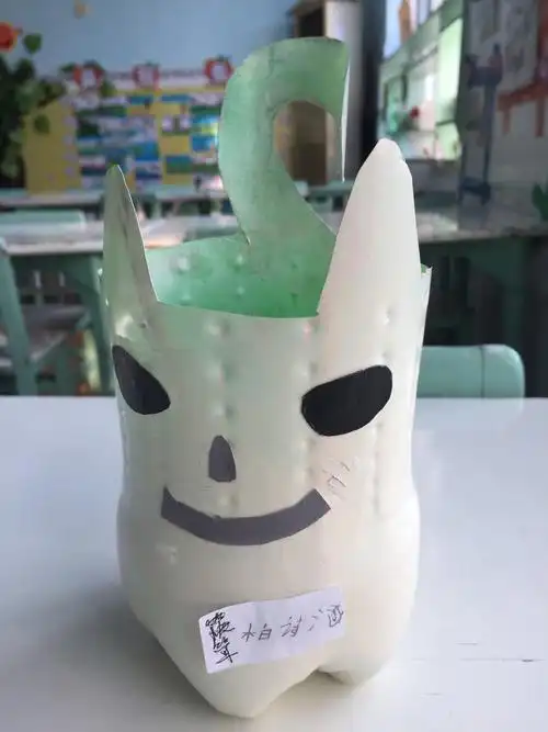 的动手能力,创造力及想象力;并激发幼儿制作的兴趣和尝试探索的欲望