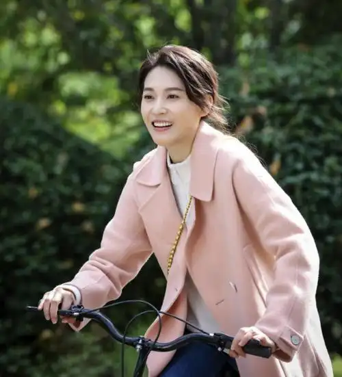 曾遭殴打后疑整容,33岁仍跑龙套|宁丹琳|杨紫_网易订阅