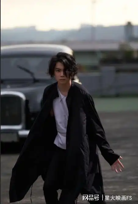 「春日动静型男」杨宇腾首支单曲〈follow〉献出舞蹈