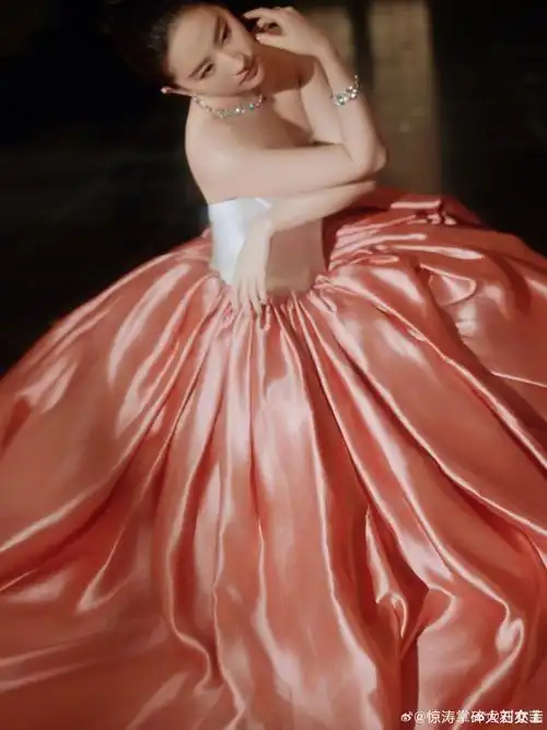 刘亦菲油画里走出来的玫瑰公主##刘亦菲活跃的像个假号#好漂亮的蓬蓬