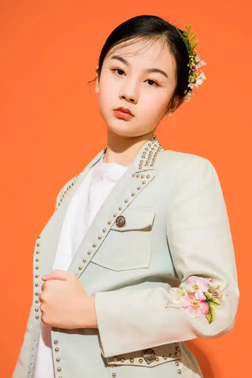 可爱的小姑娘,我12岁了!