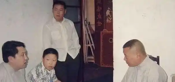 远离郭德纲,避嫌德云社,"清醒"面具下的郭麒麟有多苦