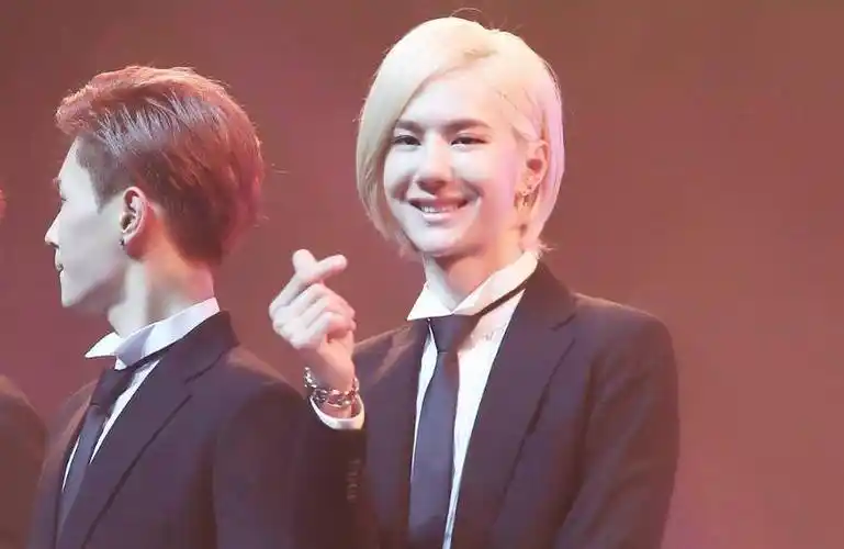 原创王一博13岁奔赴国外他的家境很优越吗国外练习生花销如何