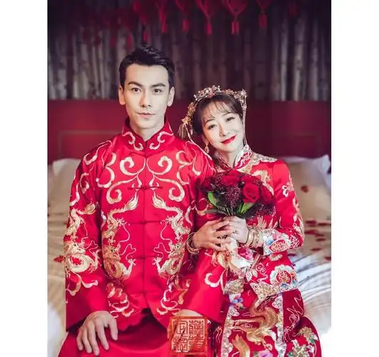 中式嫁衣##中式婚礼##中式旗袍#近几年来,明星们也对中式嫁衣情有独钟