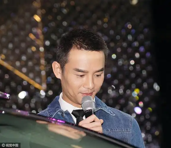 王凯换新发型 你们感觉如何?