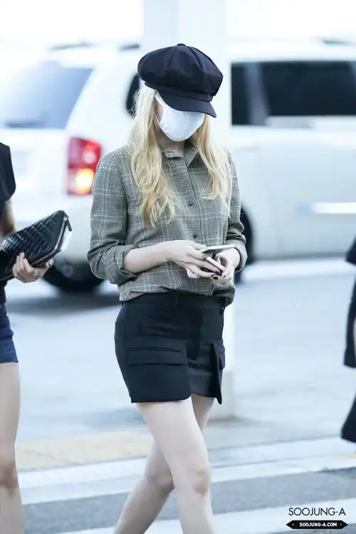 分享以前手机里存的一些郑秀晶krystal1214年的私服穿搭完全是简约