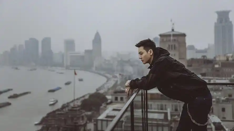 20m上传时间:2020-06-16壁纸标签:陈伟霆明星风尚壁纸封面图陈伟霆