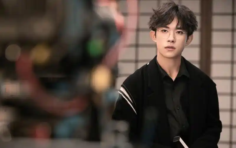 易烊千玺儒雅古韵桌面壁纸