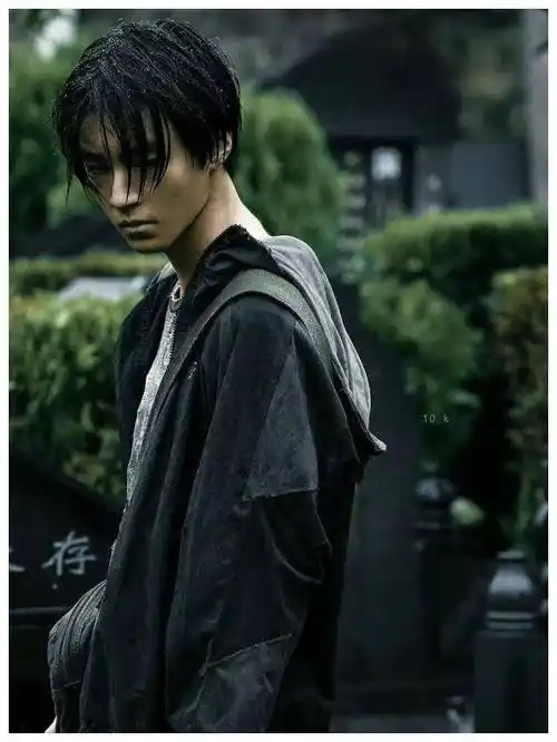 王俊凯演绎孟超,断桥征途,引发观众共鸣_生活_命运_黑暗