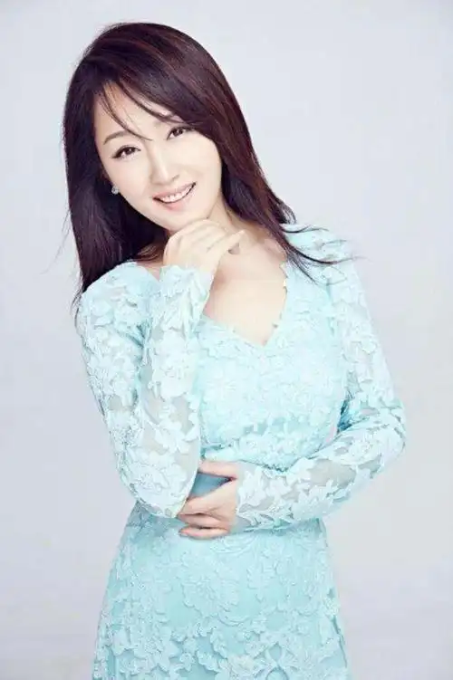 杨钰莹个人资料,49岁杨钰莹似少女