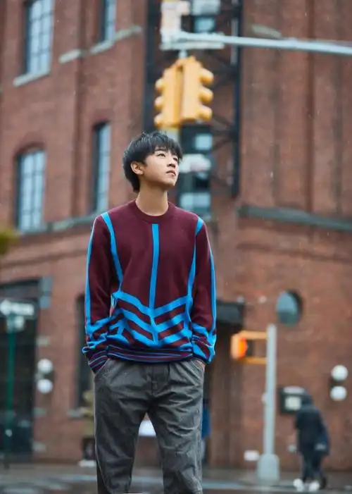 王俊凯最新街拍帅上天 暖男造型实力俘获少女心