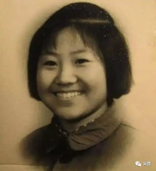 ▼八十年代这个时代的女性发型都很呵呵因为整体都比较高需要喷摩丝