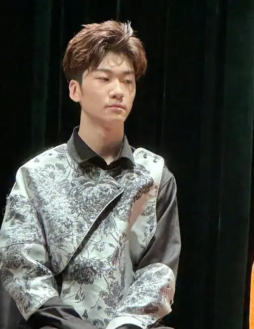 dbq,天天近照第一眼我真以为是瘦版的王宝强……这是能说的吗?