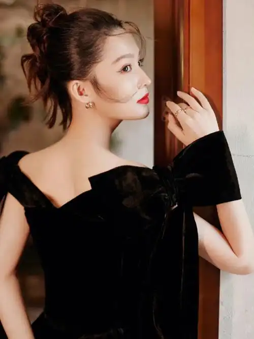 李沁黑天鹅油画质感大片