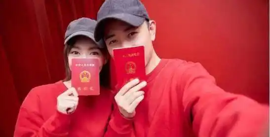 就在全网都祝福唐嫣罗晋的时候,有人却在婚纱照中发现了这个细节_照片