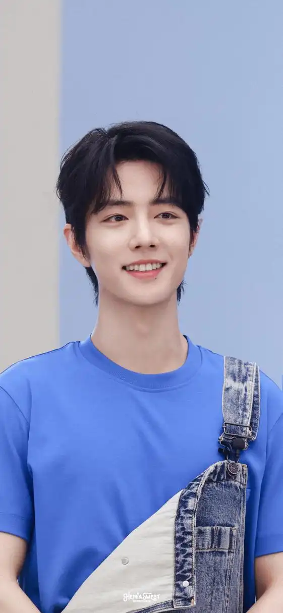 清爽蓝色肖战~ 今晚的快乐都是你给的,晚安好梦!@肖战 [比心]