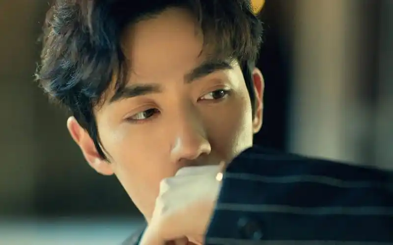 朱一龙沉稳帅气写真桌面壁纸