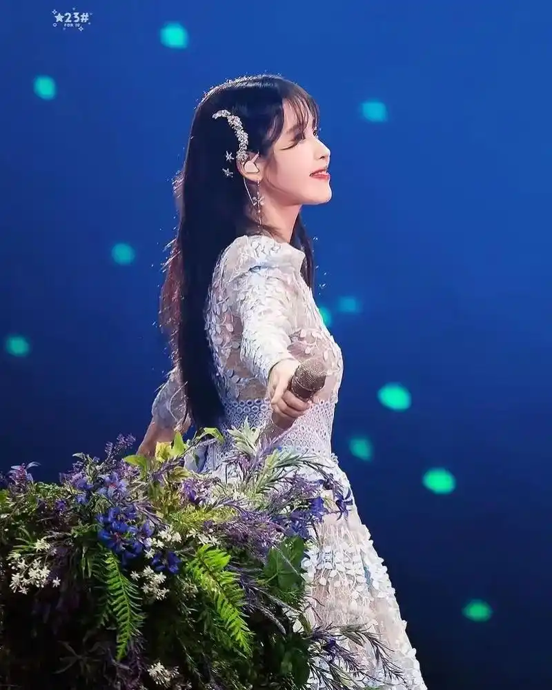 iu李知恩 这是谁的老婆07#舞台 #美炸了 - 抖音