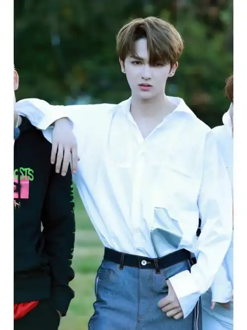 放几张,感觉没见过但又有点眼熟的朱正廷