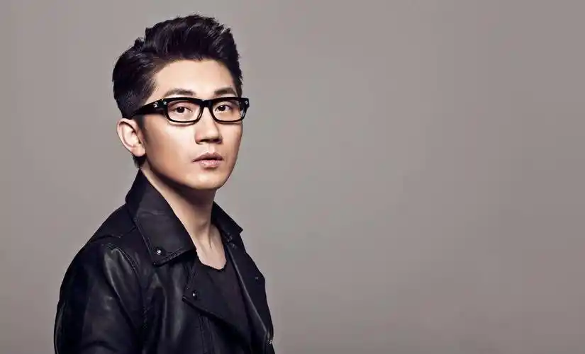 当时金志文选择杨坤之后做了一个非常让人敬佩的事情,他对一直无条件