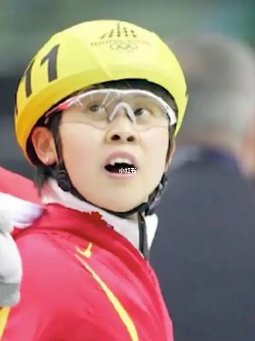 林丹装路人打球遭大叔嫌弃我们玩专业的