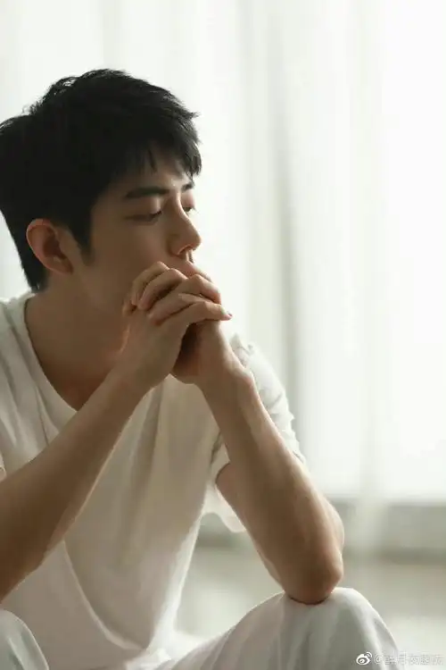 肖战白衣写真是好帅啊