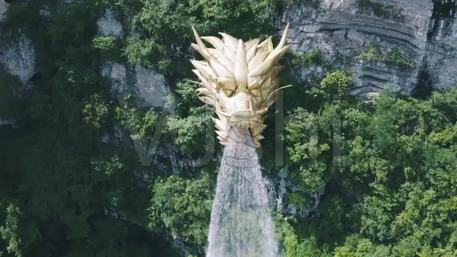 航拍龙里龙头喷水瀑布