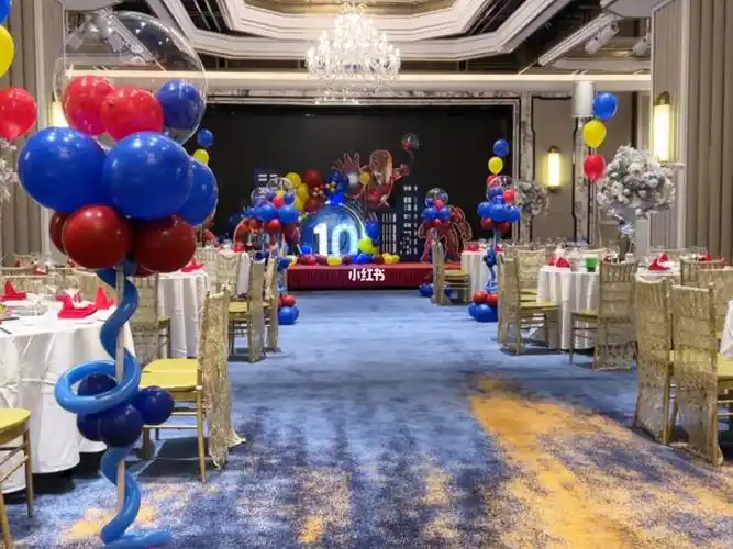 十岁男孩复仇者联盟主题生日气球布置